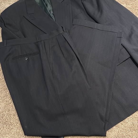 Suit - Picture 6 of 7